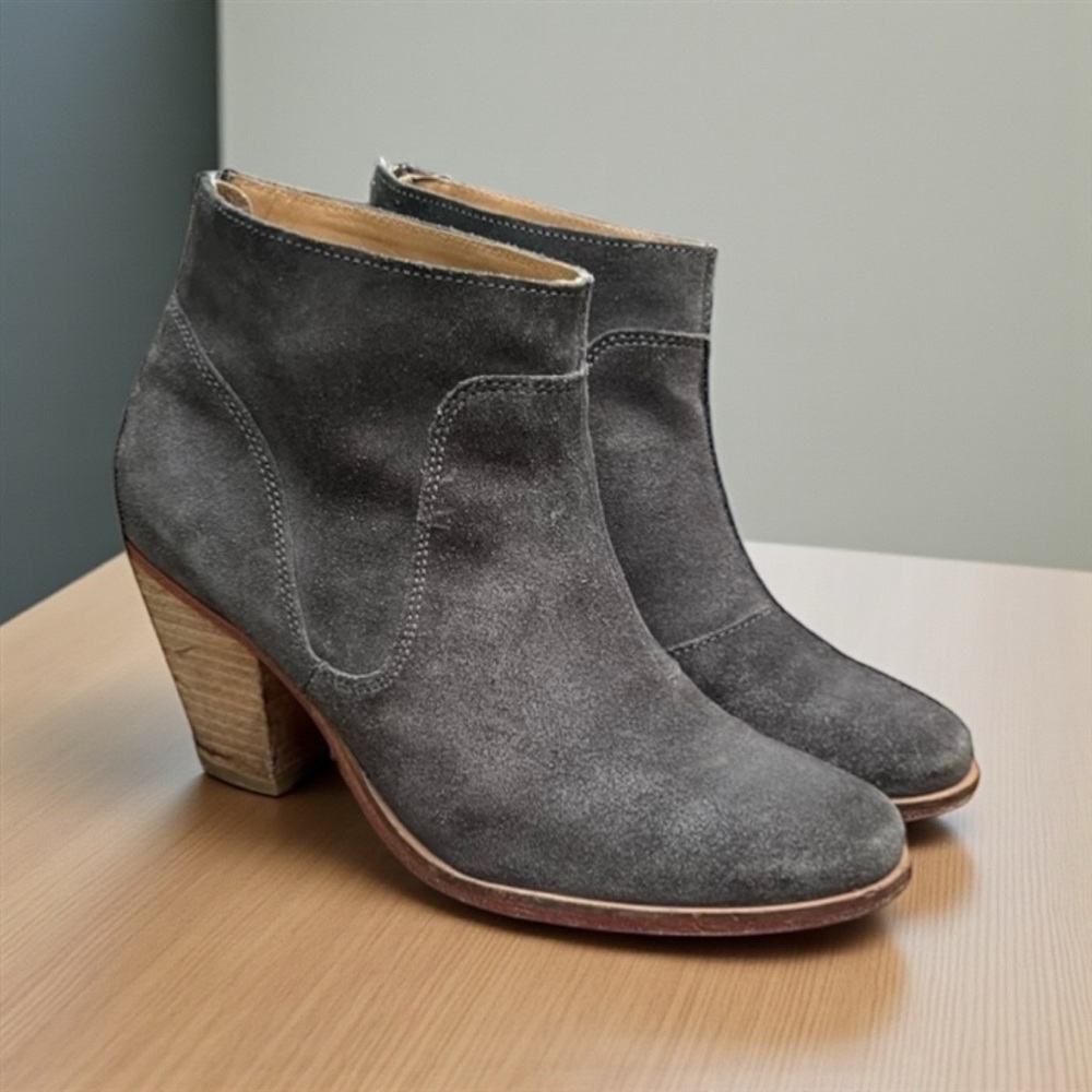 Anthropologie J Shoes “Belgrave” Short Leather Boot in Dark Gray Size 7